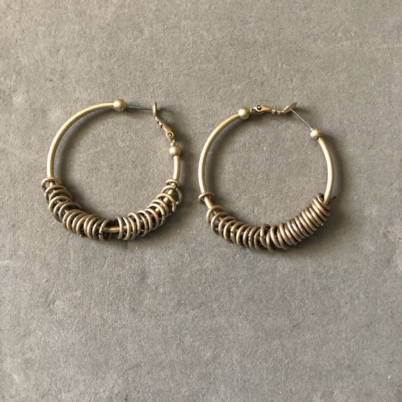 Lia Sophia Gold tone hypoallergenic earrings. - Picture 1 of 4